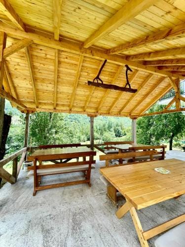 Lazer Cardaku Guest House Hotel in Montenegro