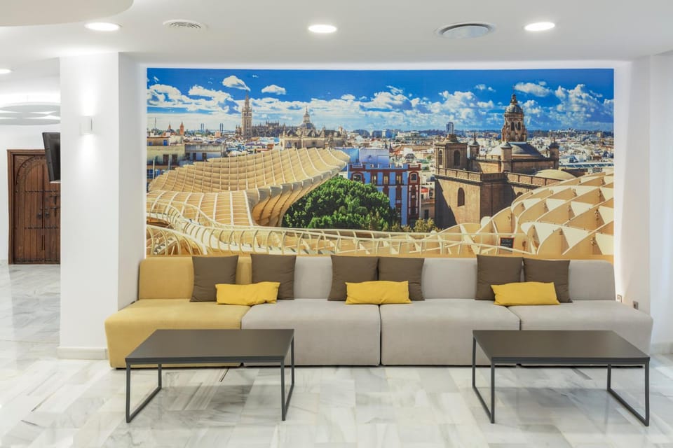 Shared lounge/TV area