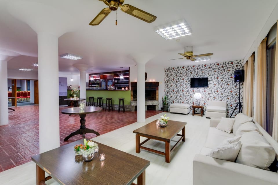 Shared lounge/TV area