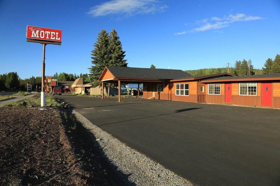 Crescent motel Motel in Oregon