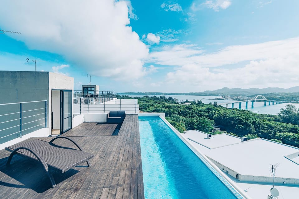 Swimming pool [outdoor]