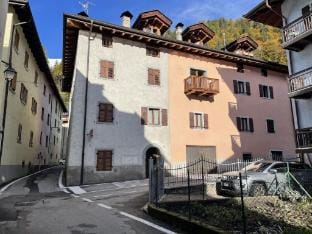 Bilocale, Carisolo Hotel in Province of Brescia