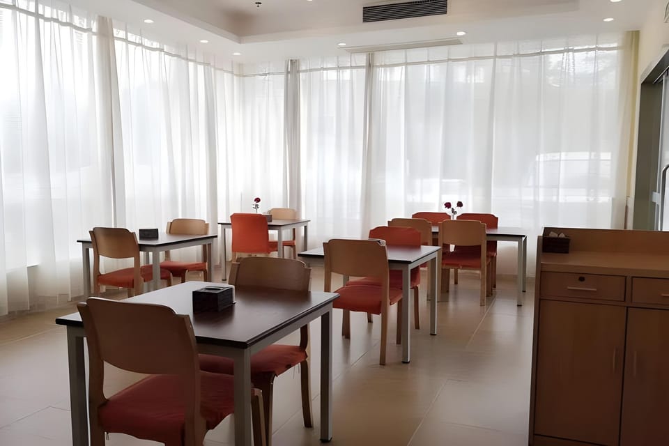 Home Inn Ningbo Zhenhai Zhuangshi Vanke Plaza Hotel in Zhejiang