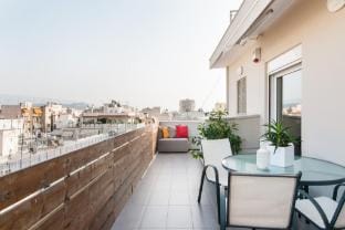 Ma Maison Penthouse No1, Acropolis view, 315 Mbps Hotel in Athens