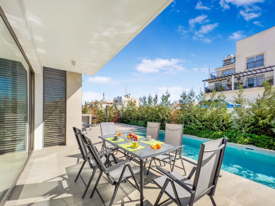 Azure Seaview - Garnet Villa Resort in Paralimni