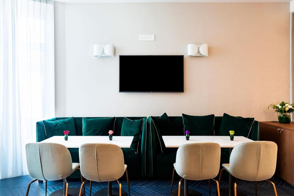 Amadomus Luxury Suites Hotel in Naples