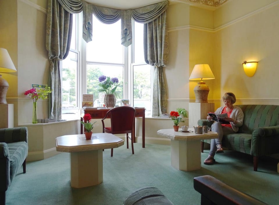 Shared lounge/TV area
