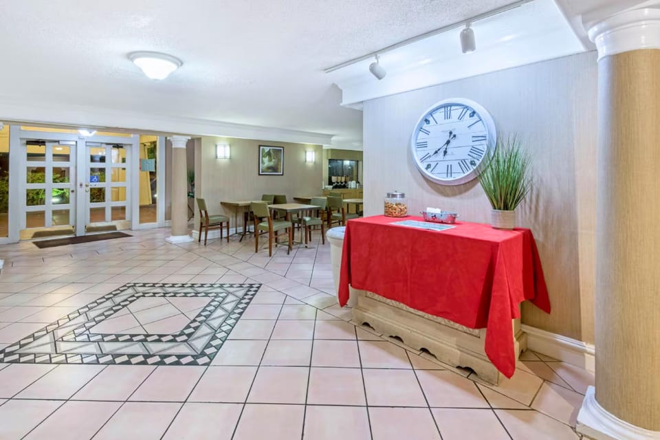 Coratel Inn & Suites By Jasper Wonderland Hotel in San Antonio