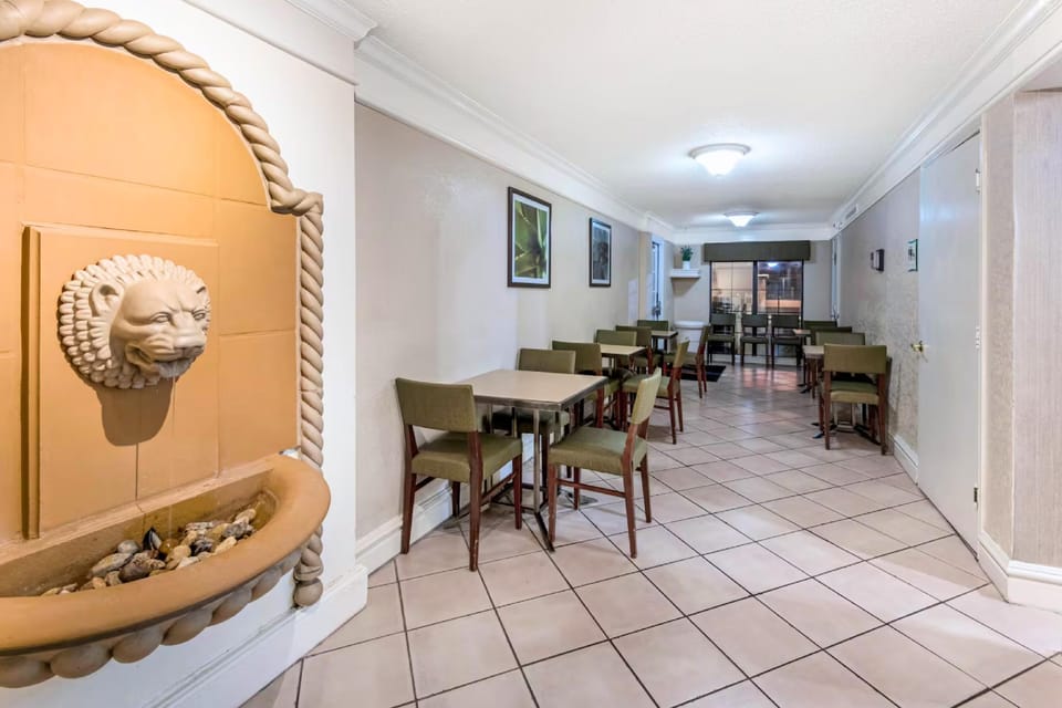 Coratel Inn & Suites By Jasper Wonderland Hotel in San Antonio