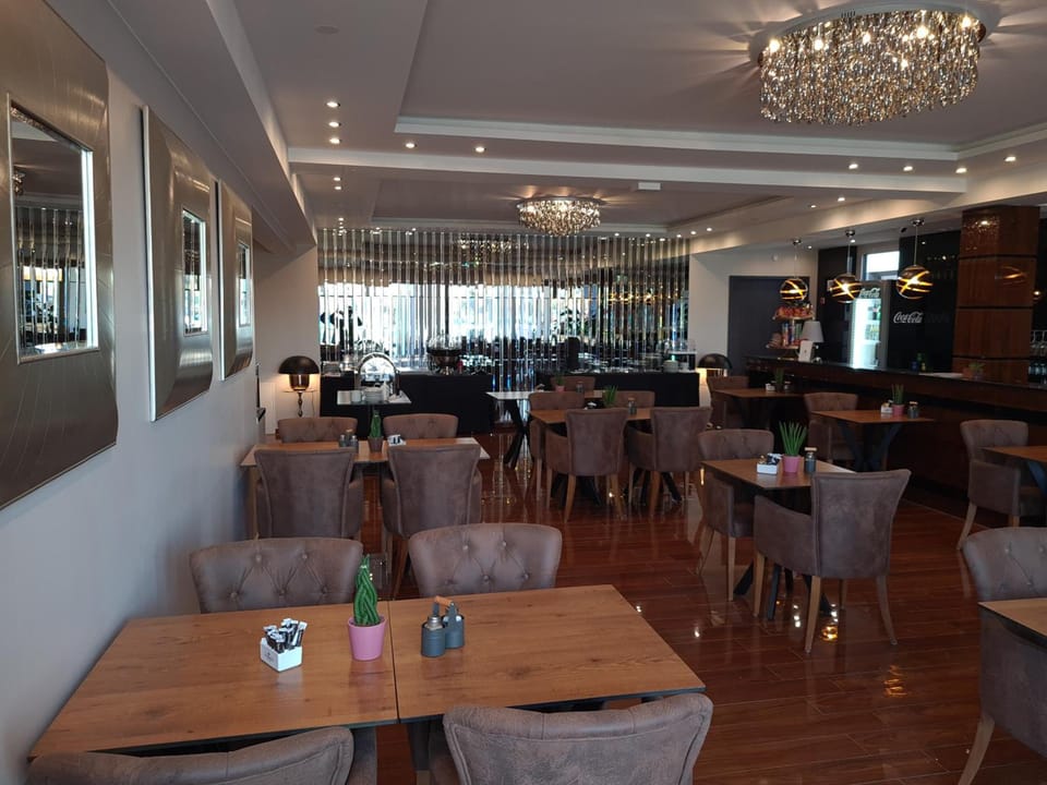 Shared lounge/TV area