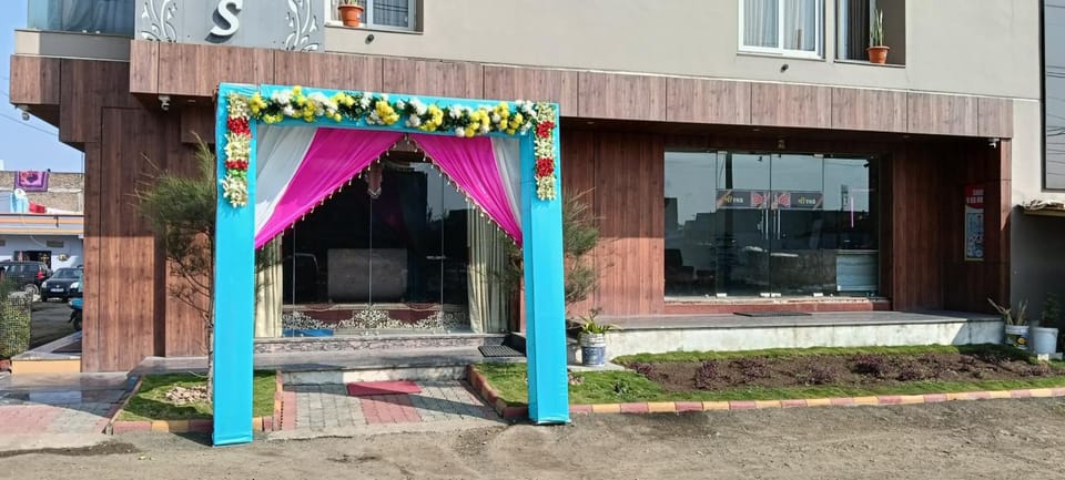 Shree 9NB Hotels, Pithampur Hotel in India