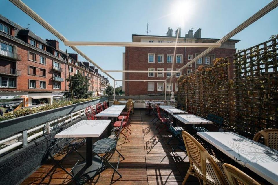 BRIT HOTEL PRIVILEGE LISIEUX - La Villa des Arts Hotel in Lisieux