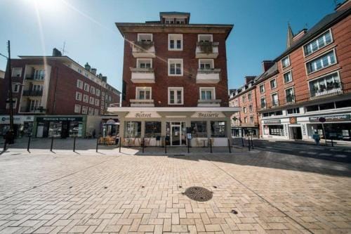 BRIT HOTEL PRIVILEGE LISIEUX - La Villa des Arts Hotel in Lisieux