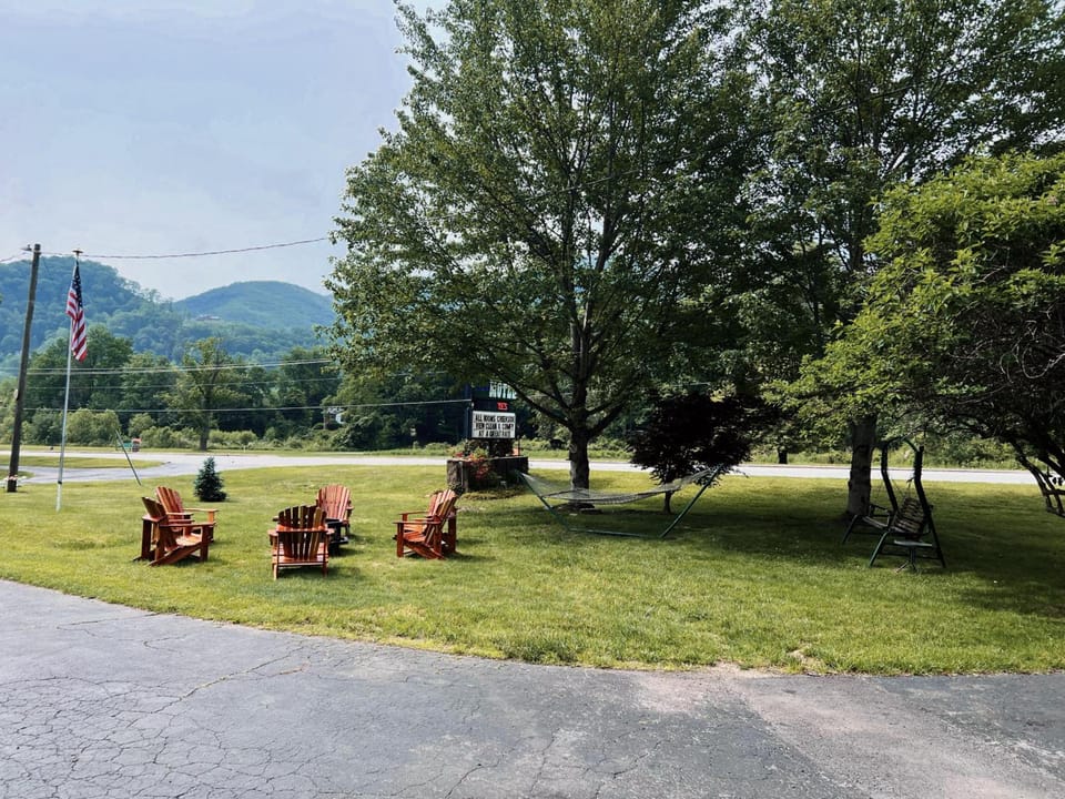Stony Creek Motel Hotel in Maggie Valley