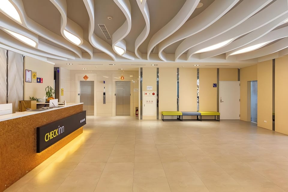 CHECK inn New Taipei LuZhou Hotel in Taipei City