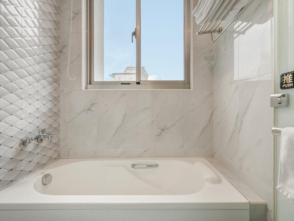 CHECK inn New Taipei LuZhou Hotel in Taipei City