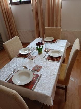 103 - Large 2 bed apartment Hotel in Bansko