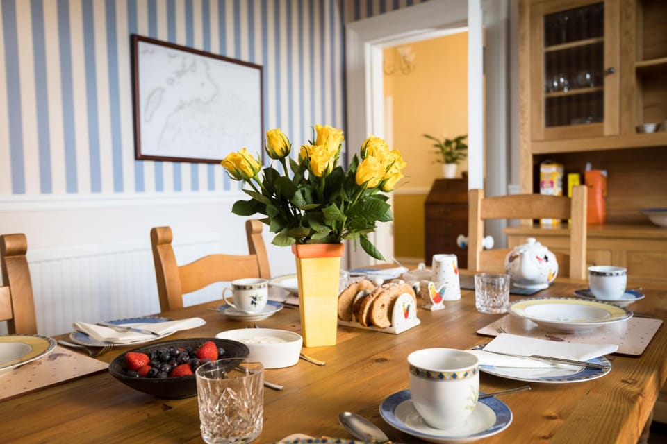 Kilmaronock Manse B&B Hotel in Scotland