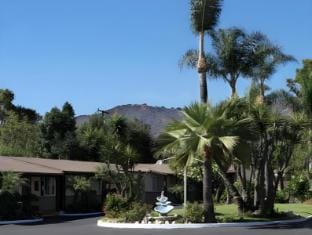 Palm Tropics Motel Hotel in Glendora