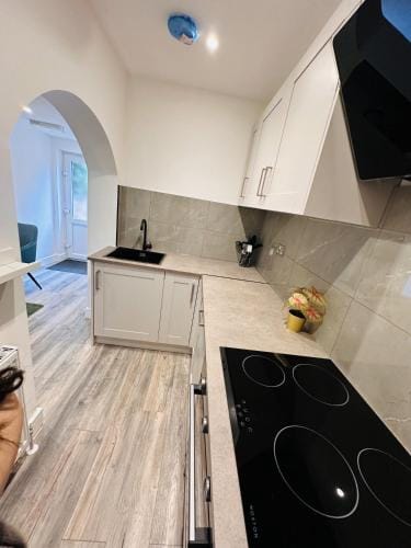 -R4- Newly Renovated Private self contained Room in Birmingham Selly Oak with own Kitchenette and sh Hotel in Birmingham