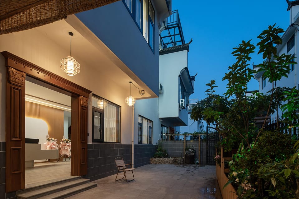 Floral Hotel Yunchu Xiyin Homestay Huangling Scenic Area Hotel in Zhejiang
