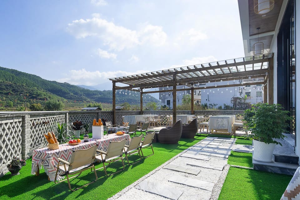 Floral Hotel Qiu Feng Nian Homestay Huangling Scenic Area Hotel in Zhejiang