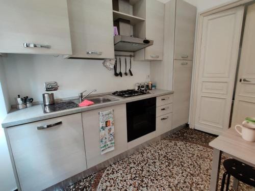 WOW HOME 2 - 175 mq - posteggio privato Hotel in Genoa