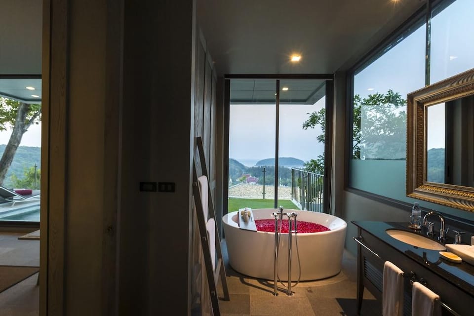 SUNSURI PHUKET - สันติ์สุริย์ ภูเก็ต Hotel in Rawai