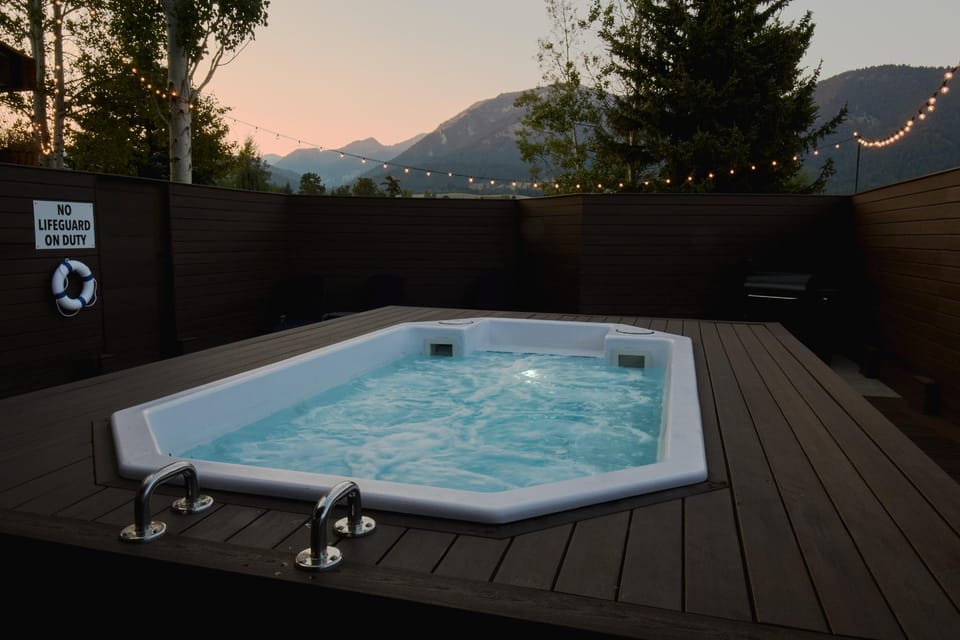 Hot tub