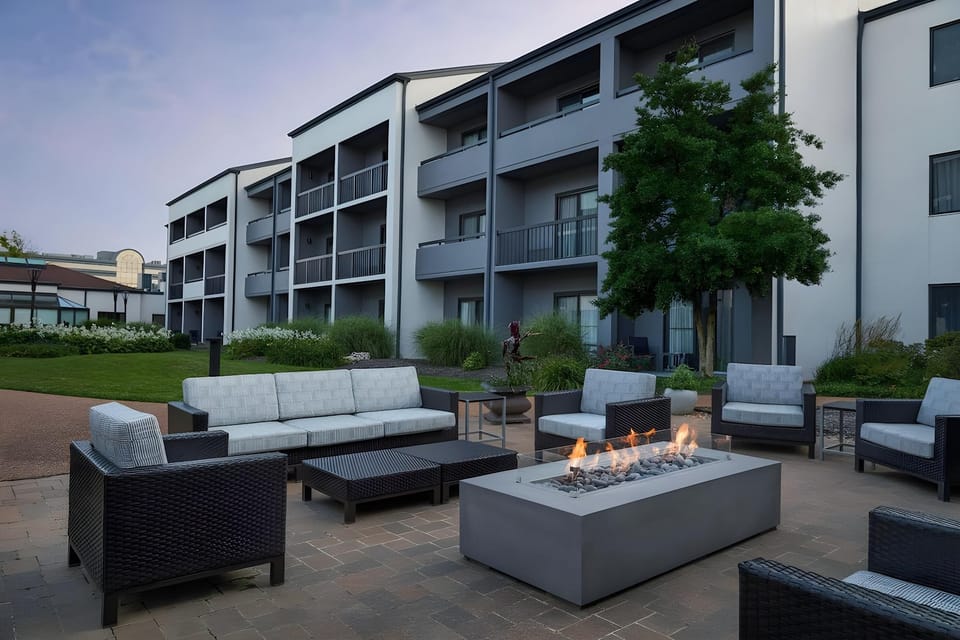 Courtyard St. Louis Westport Plaza Hotel in Maryland Heights
