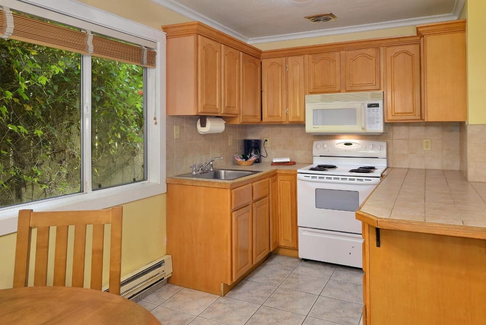 Surf Motel and Gardens Motel in Fort Bragg