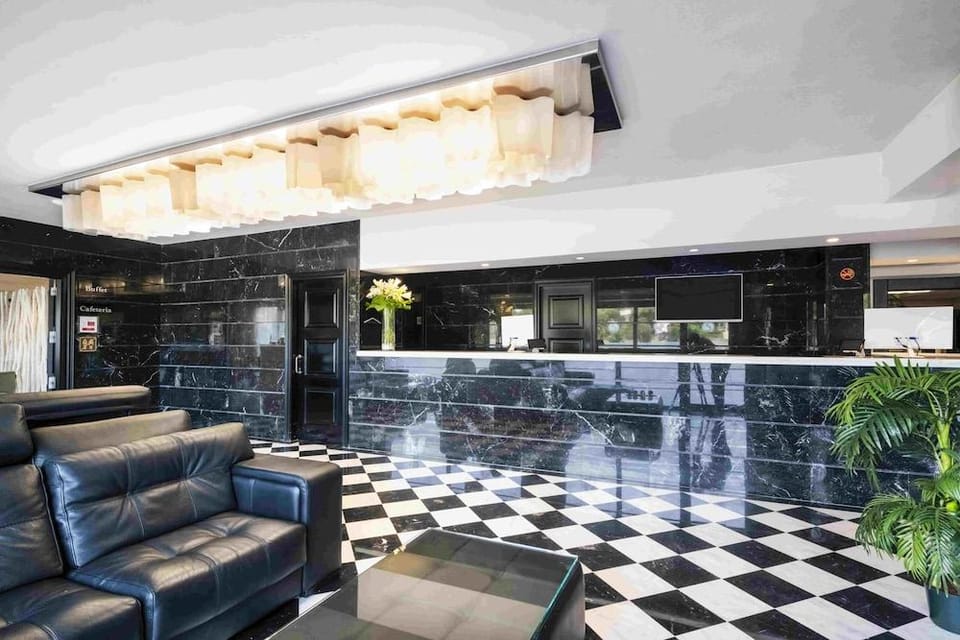Salles Hotel Aeroport de Girona Hotel in Selva
