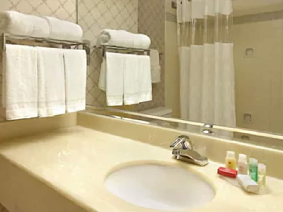 Ramada by Wyndham Hawthorne LAX / LA Stadium Hotel in Del Aire