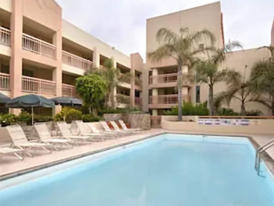 Ramada by Wyndham Hawthorne LAX / LA Stadium Hotel in Del Aire