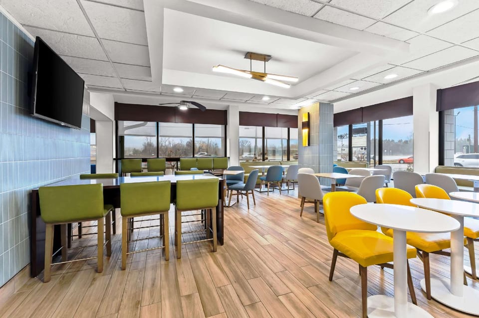 Comfort Inn & Suites Evansville Airport Hotel in Evansville