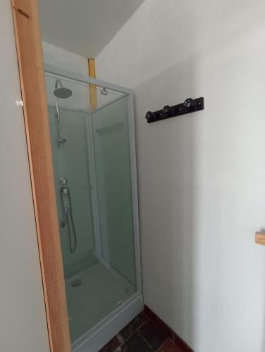 chambre pour 3 Hostel in Normandy