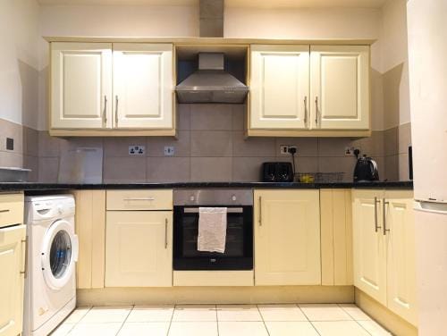Entire 1 Bedroom Apt - Private & Self-Contained Hotel in Portsmouth