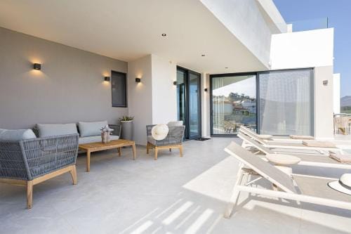 Bella Casa - Newly Built Designer Villa Hotel in Crete