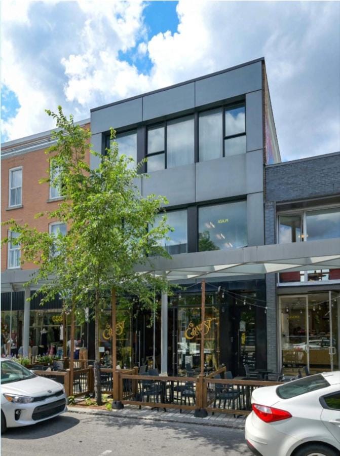 LiV MTL Plaza Two Massive 3,000 sq ft Luxury Penthouses Near Downtown Montreal Apartment hotel in Laval