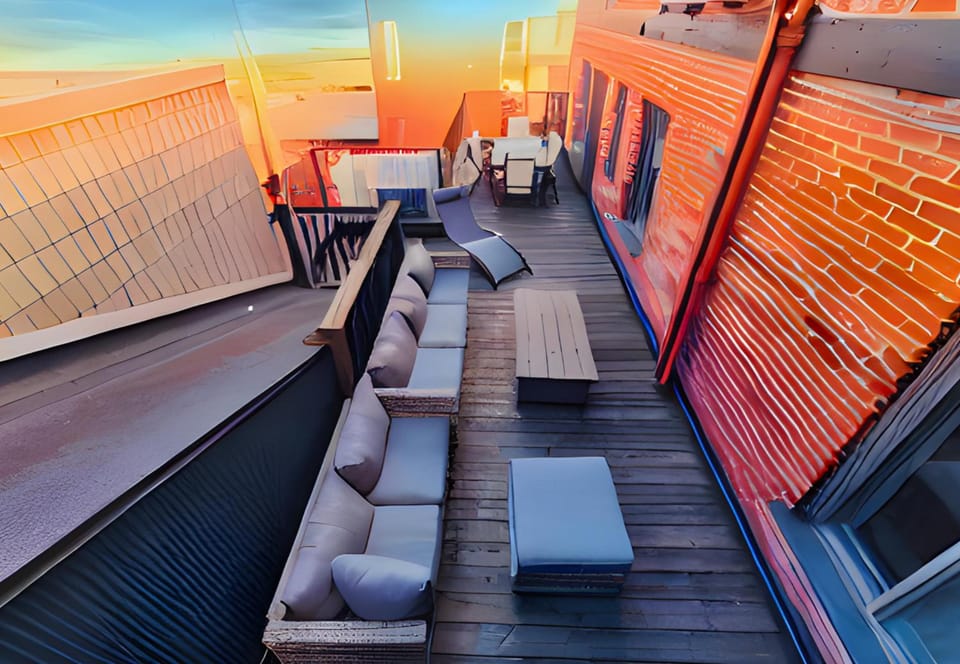 LiV MTL Soho Spacious Rooftop Suites Groups Near Downtown Montreal Apartment hotel in Laval