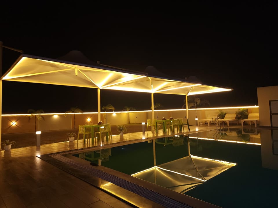 Swimming pool