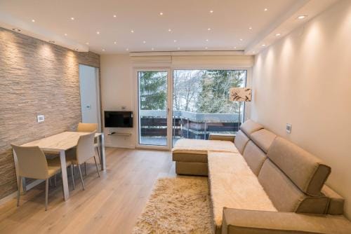 Haus Cristal - 1441m Hotel in Canton of Valais