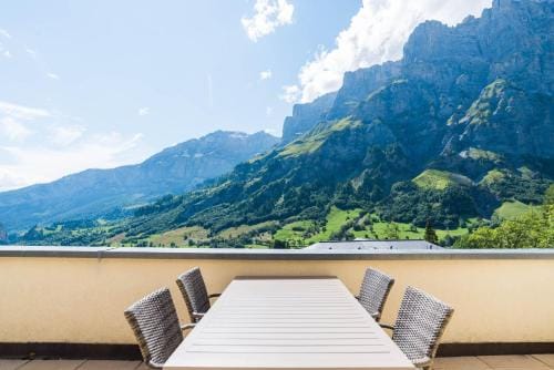 Haus Cristal - 1441m Hotel in Canton of Valais