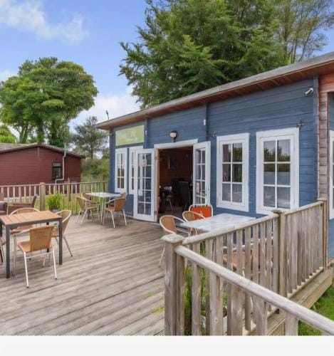Rural Retreat Chy Kensa a Hot Tub Haven Lodge in England