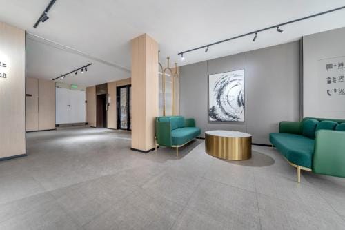 Shared lounge/TV area