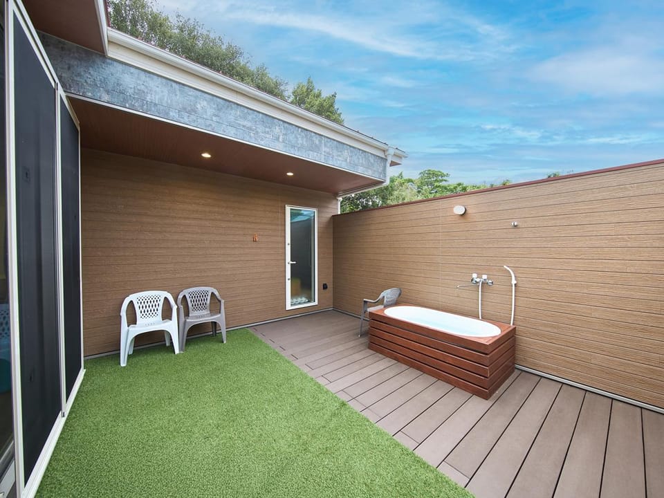 Bathtub