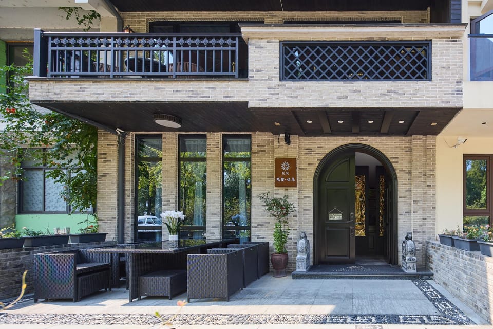 Floral Hotel Dali Yungui Shan Designer Homestay Hotel in China