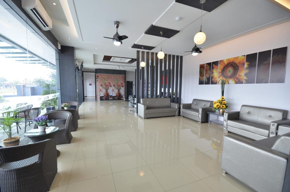 Shared lounge/TV area