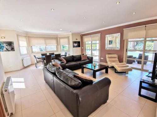 Orchard Blossom Private Villa With Pool Hotel in Sotira