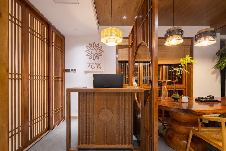 Floral Hotel She Quzhou Yueyin Heji Homestay Hotel in Zhejiang